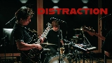 영상 썸네일 Distraction